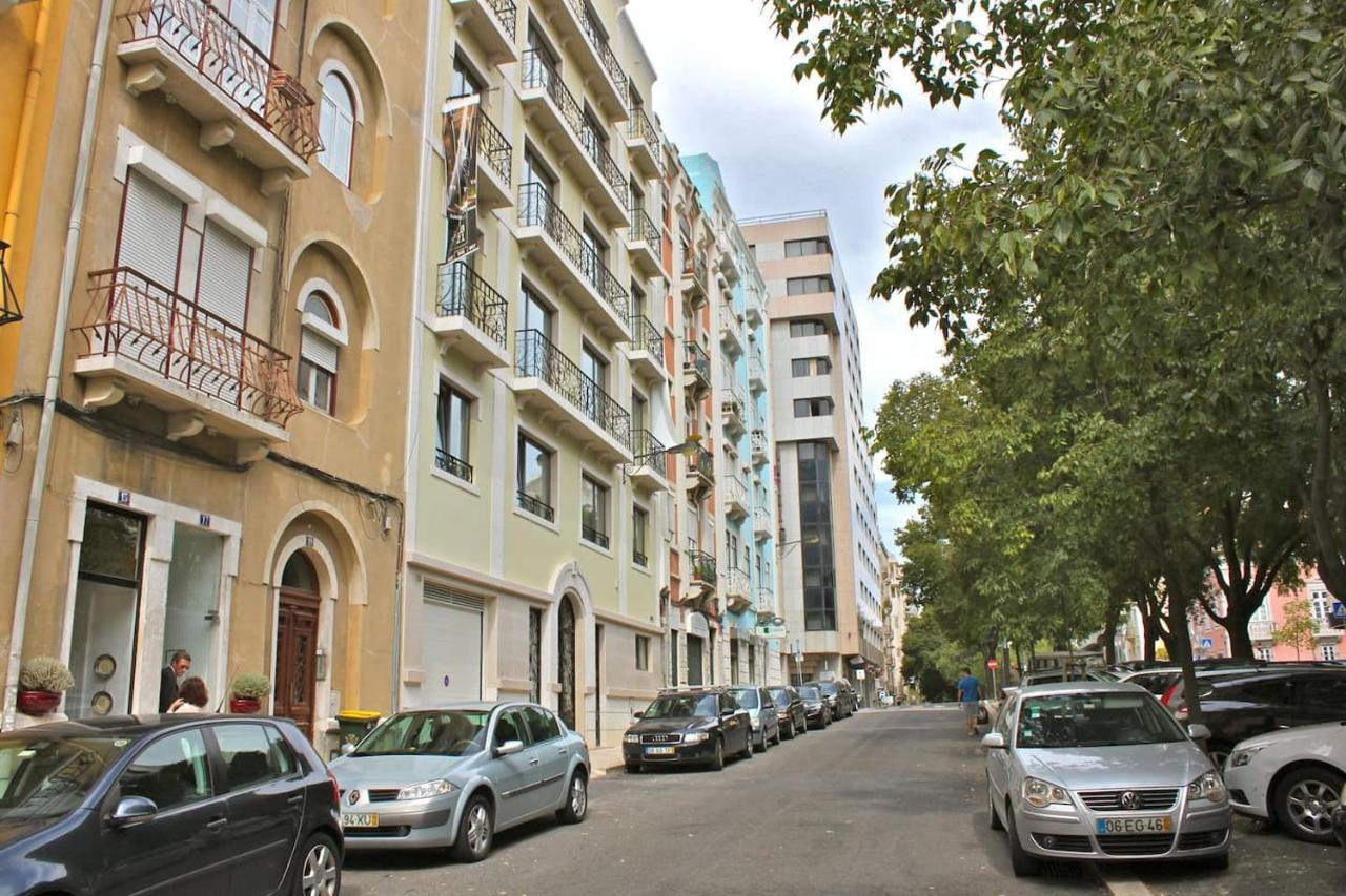 Apartment Lux With Pool And Garage Lissabon